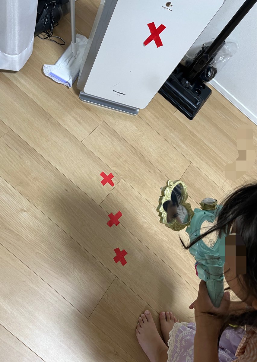 hero_giri_sky's tweet photo. たんプリの映画観て触発された娘と私。
いえの中でダメダメを調査。
気分は名探偵🕵️ https://t.co/PncxfuukgK