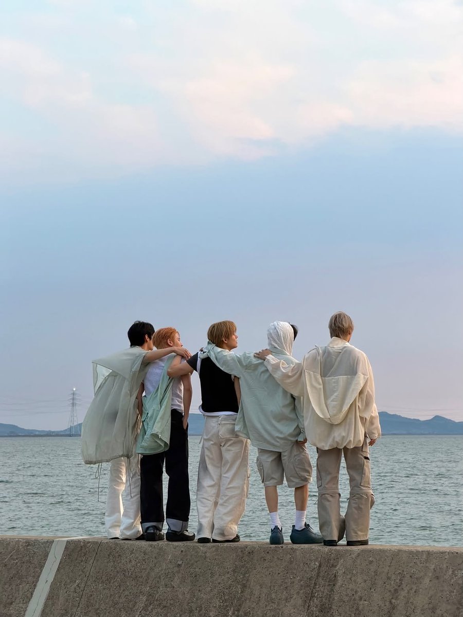 TXTChartData's tweet photo. .@TXT_members 9th Mini Album "PERFECT STORM" will be available to Pre-Save on Spotify starting today (Sep 28), 1 PM KST. https://t.co/3r6mFLZhI9