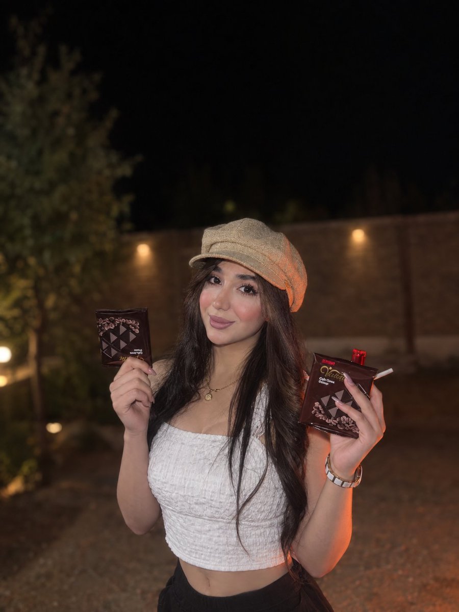 IlRIHANA's tweet photo. I love chocolates 🍫 😂 https://t.co/lW3kh3Dl8X