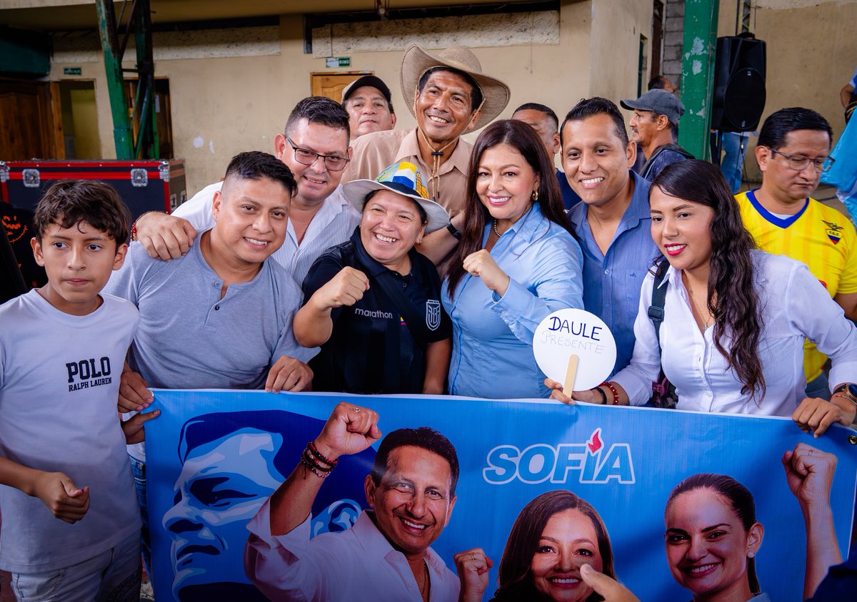 SofiaEspinRC's tweet photo. La fuerza nace en el territorio: cuando la gente se organiza, participa y trabaja unida, cada comunidad se vuelve más fuerte. ✊🏼

Porque organizados podemos transformar nuestras realidades y construir juntos.

#GuayasVencerá #GuayaquilVencerá https://t.co/Ifnodh05X3