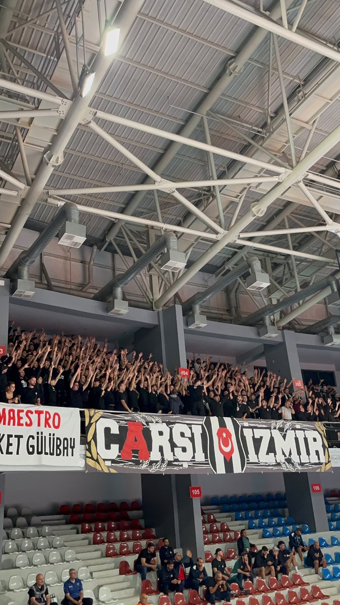 carsiizmir35's tweet photo. AMATÖR BRANŞLAR, PROFESYONEL SEVDALAR!

Beşiktaş Kadın voleybol takımımızı nilüfer belediye ekerspor karşısında yalnız bırakmadık. 

#SadeceBeşiktaş https://t.co/bNkj1dN8iL