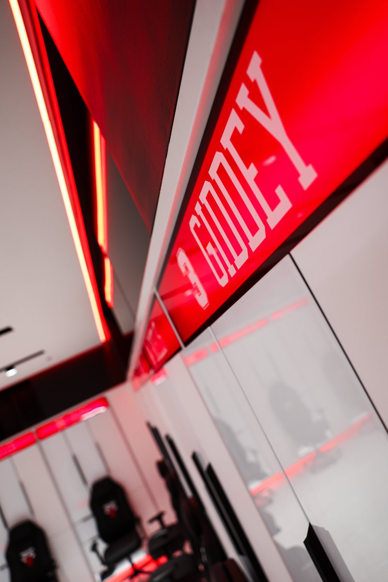 chicagobulls's tweet photo. Locker room refresh at the AC 🔥 https://t.co/lle885Ypjo