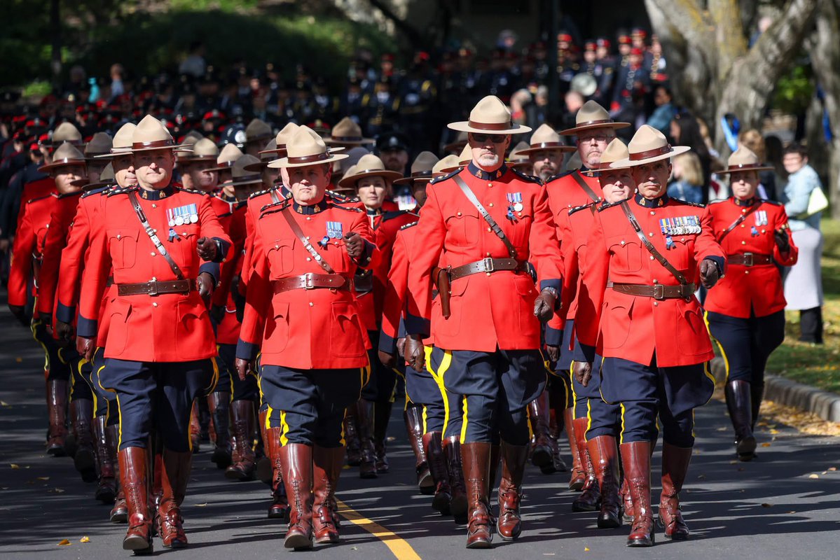 LangleyRCMP's tweet photo. Today on Police and Peace Officers’ National Memorial Day, we honour those who made the ultimate sacrifice in service to Canada. We remember them and stand with the families, friends and colleagues to carry their memory forward every day. https://t.co/OwAsb7BqbQ