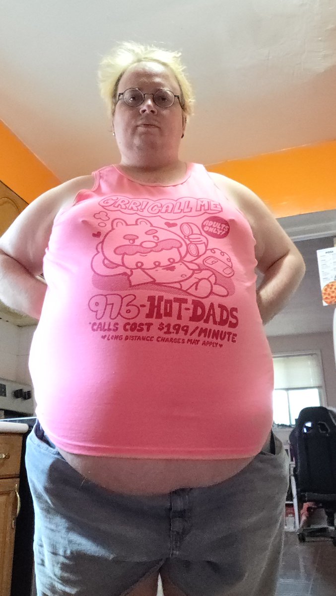 FatteningOfSen's tweet photo. Had a good time at Art Throb held at the Black Eagle. Tanktops are made by @PeteEllisonart and prints are done by @paprikachunk.
Wanting to push myself to go downtown more.
#torontoart #artthrob #bearart https://t.co/XjfNqmsInJ
