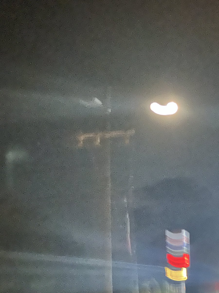 MIGHTY1BLESSED's tweet photo. The night before the full moon. https://t.co/NMyFmmC786