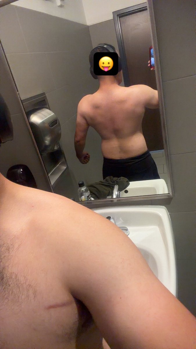 Tacticalfeetguy's tweet photo. Do you like my back 🐻‍❄️🐻#bear #gay https://t.co/5nwDQVHxnd