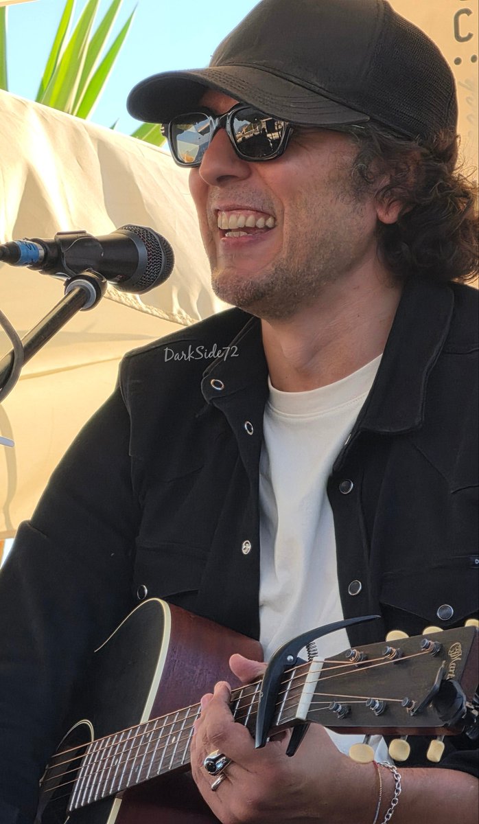 bussolediermal's tweet photo. 10 anni fa iniziava un viaggio straordinario fatto di note, sorrisi e sogni condivisi. Grazie per aver reso ogni raduno una seconda casa.🏡❤️🐺
#ErmalMeta #10annidinoi❤️ #radunodeilupidiermal #genova https://t.co/ATqchppm1V