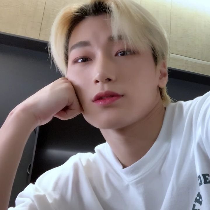 pupcupro's tweet photo. so my hasting dare was dying my hair so say hello to blond roro.
#KMPledge https://t.co/5VJTOveVK6