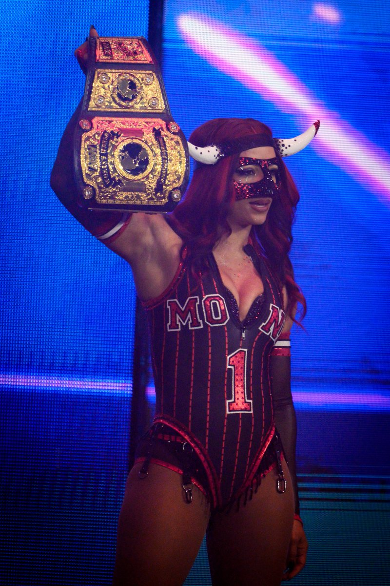 JJWilliamsWON's tweet photo. The AEW World's Champion. 

@MercedesVarnado 

#AEWALLOUT https://t.co/r2qidsUVpK