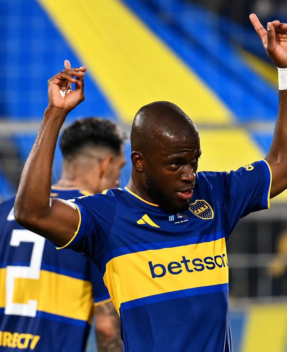 RadioMateGol's tweet photo. 🔵🟡 REMONTADA AGÓNICA DEL XENEIZE

Boca venció 3-2 a Racing en el Gigante de Arroyito y avanzó a las semifinales de la Copa Argentina 2026.

⚽ Enner Valencia marcó los tres goles, incluido el 3-2 en la última jugada.
🏆 En semis: Boca vs. Banfield.

#Boca #CopaArgentina #Racing https://t.co/8tyFgvRuwv