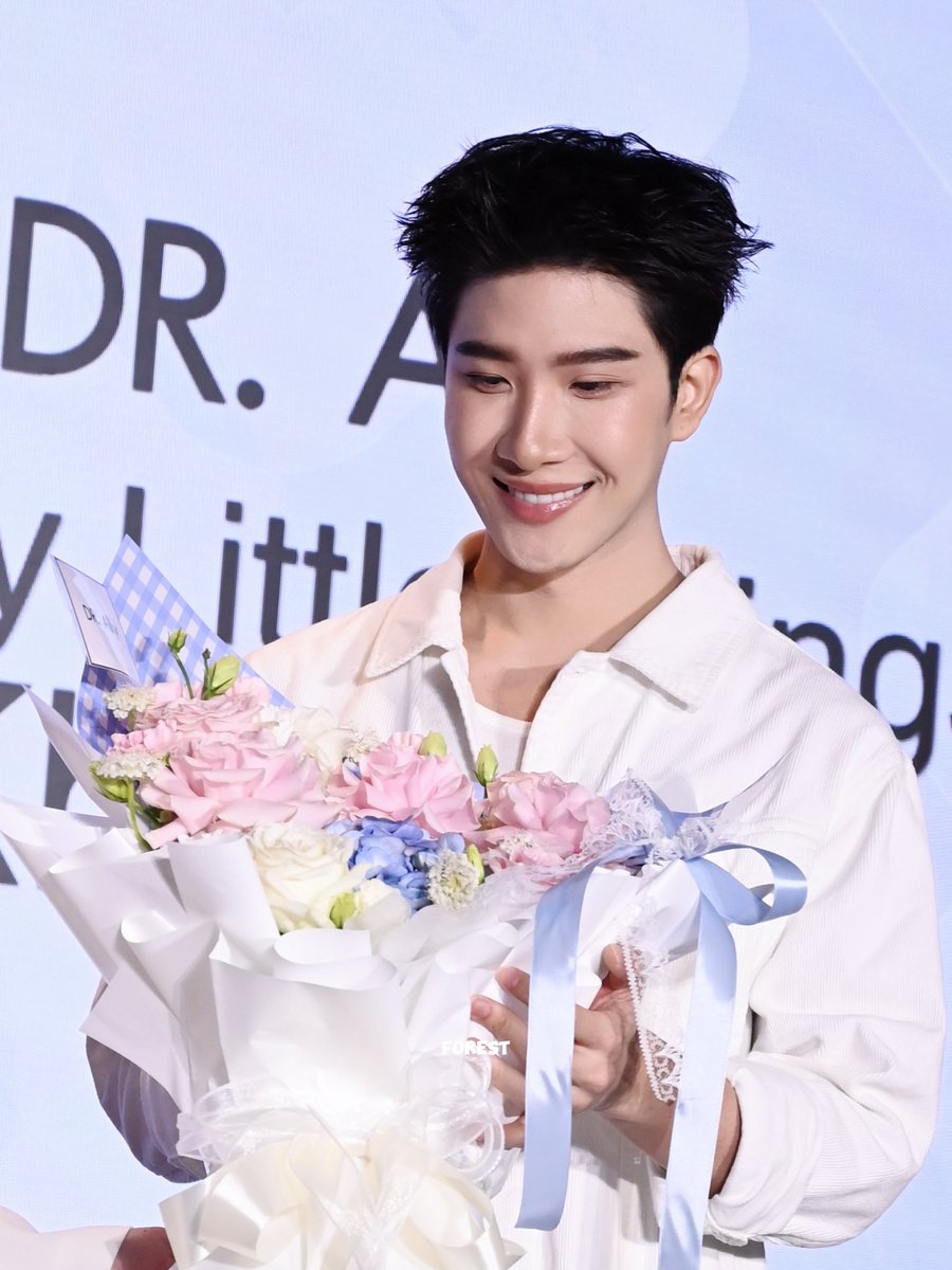 FOREST_meowww's tweet photo. ตาเปล่งแสง😻

@myktnw 

Pretty Little Things With Khaotung 

#DrAllyXKhaotung https://t.co/RCrJo4YSjI