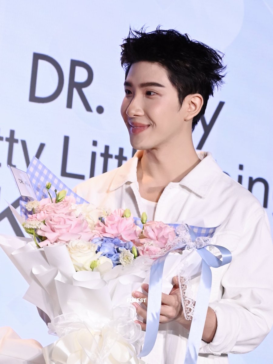 FOREST_meowww's tweet photo. ตาเปล่งแสง😻

@myktnw 

Pretty Little Things With Khaotung 

#DrAllyXKhaotung https://t.co/RCrJo4YSjI
