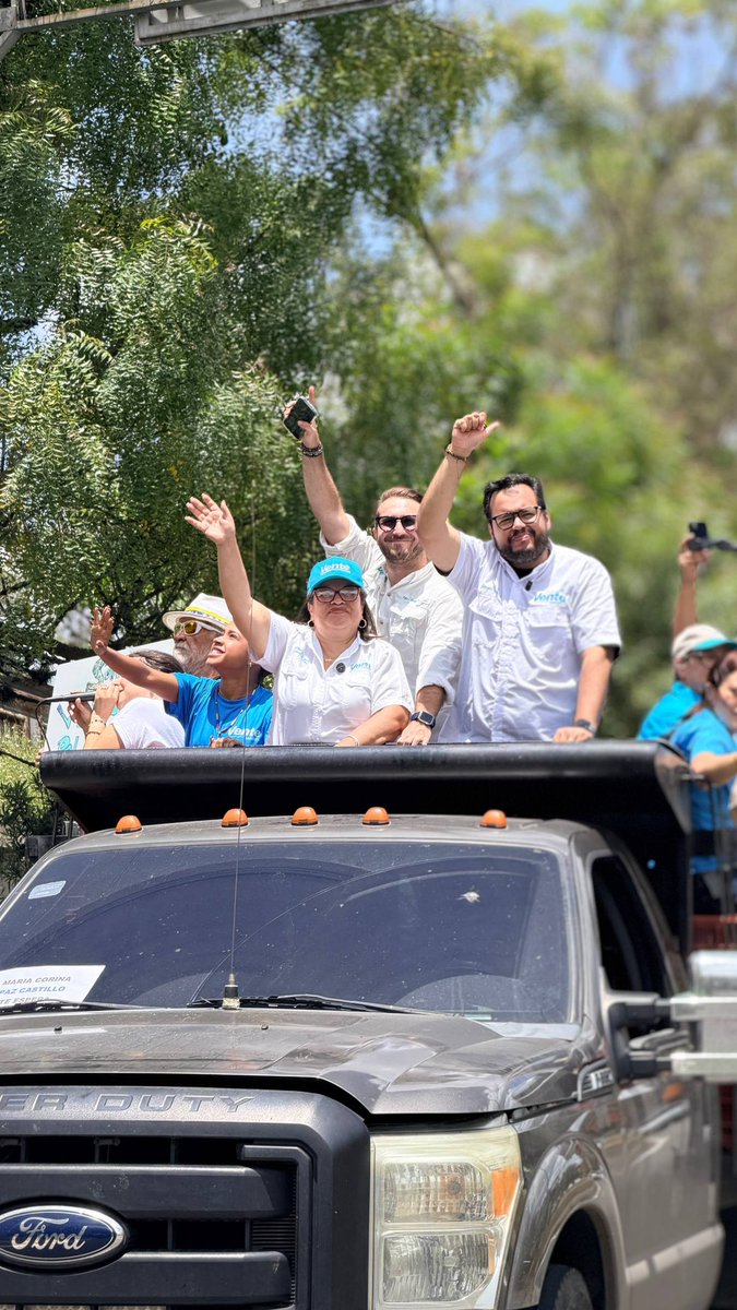 VenteMiranda's tweet photo. ¡Miranda se moviliza en caravana! 

Desde Altamira, nos desplegamos hacia el CNE en Los Teques

Llevamos la exigencia firme de un país: garantización del regreso seguro de @MariaCorinaYA y la publicación inmediata del cronograma electoral 2027 #HastaElFinal https://t.co/D99TnH0p2Q