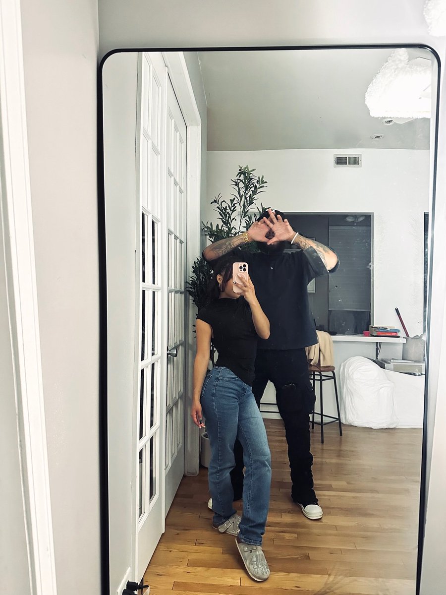 SillyBaby2396's tweet photo. Mom and dad… https://t.co/fKBr5axHB4