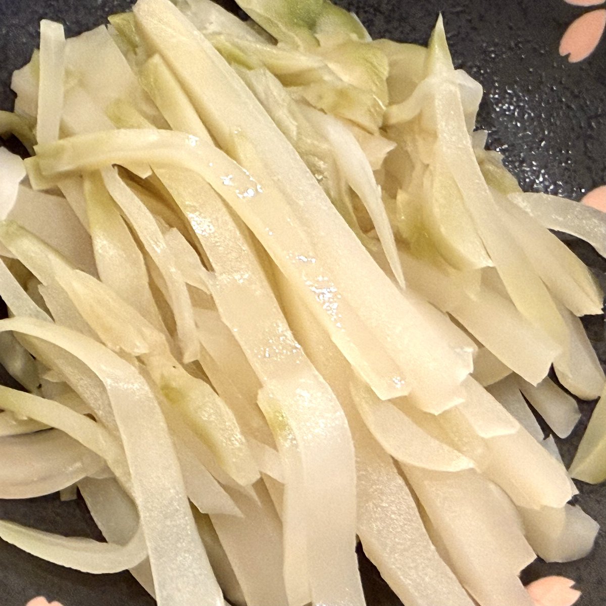 manabukun28's tweet photo. 🔵豊洲の『#やじ満』にて、
◾️ニラ玉丼 ホワイト
◾️フレッシュ搾菜
◾️中華スープ
（＾∇＾） https://t.co/rMhWWG8YMQ