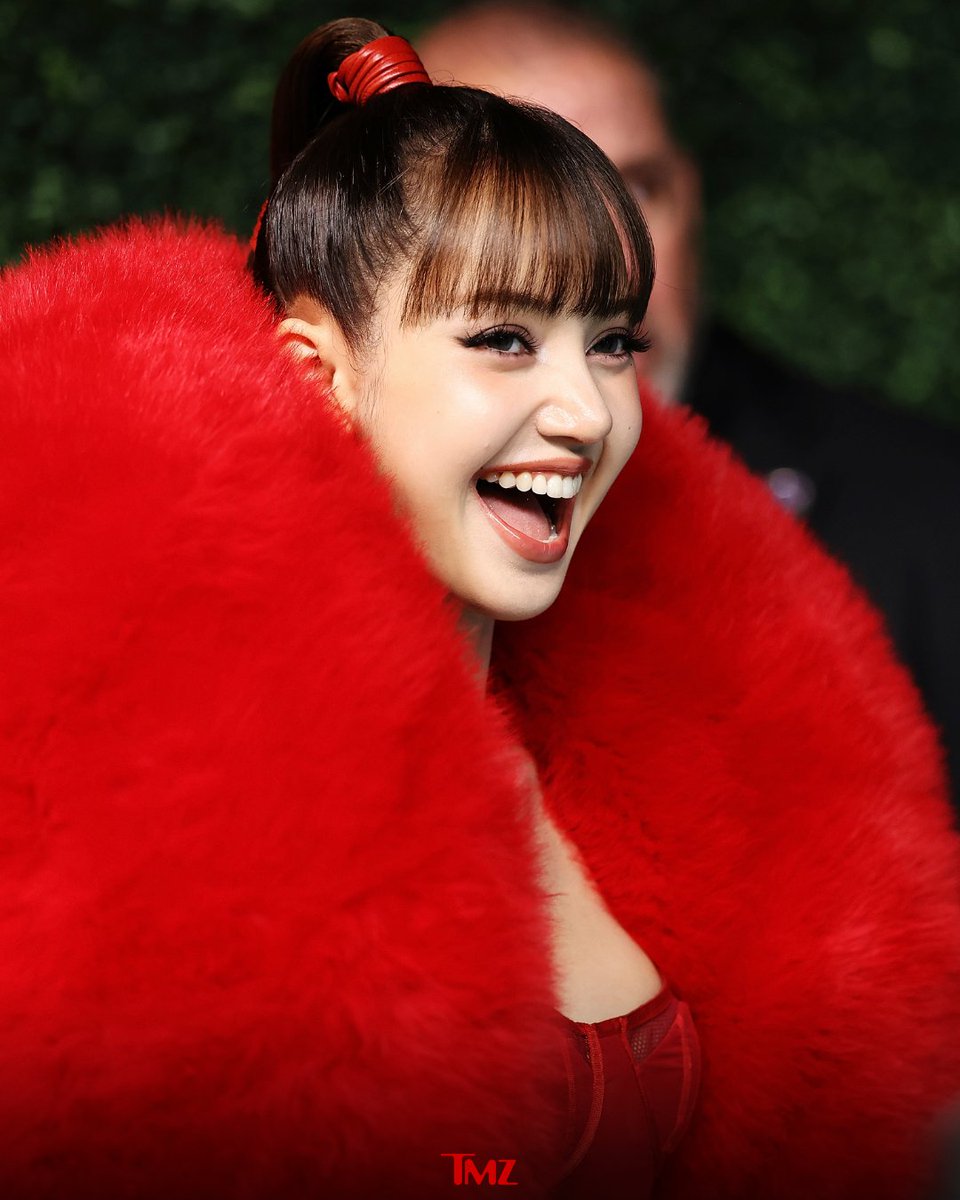 TMZ's tweet photo. LISA makes a red-hot arrival at the 2026 MTV VMAs ❤️ https://t.co/joQgPC6u47

📸 Getty https://t.co/sEDwm7Tc2O
