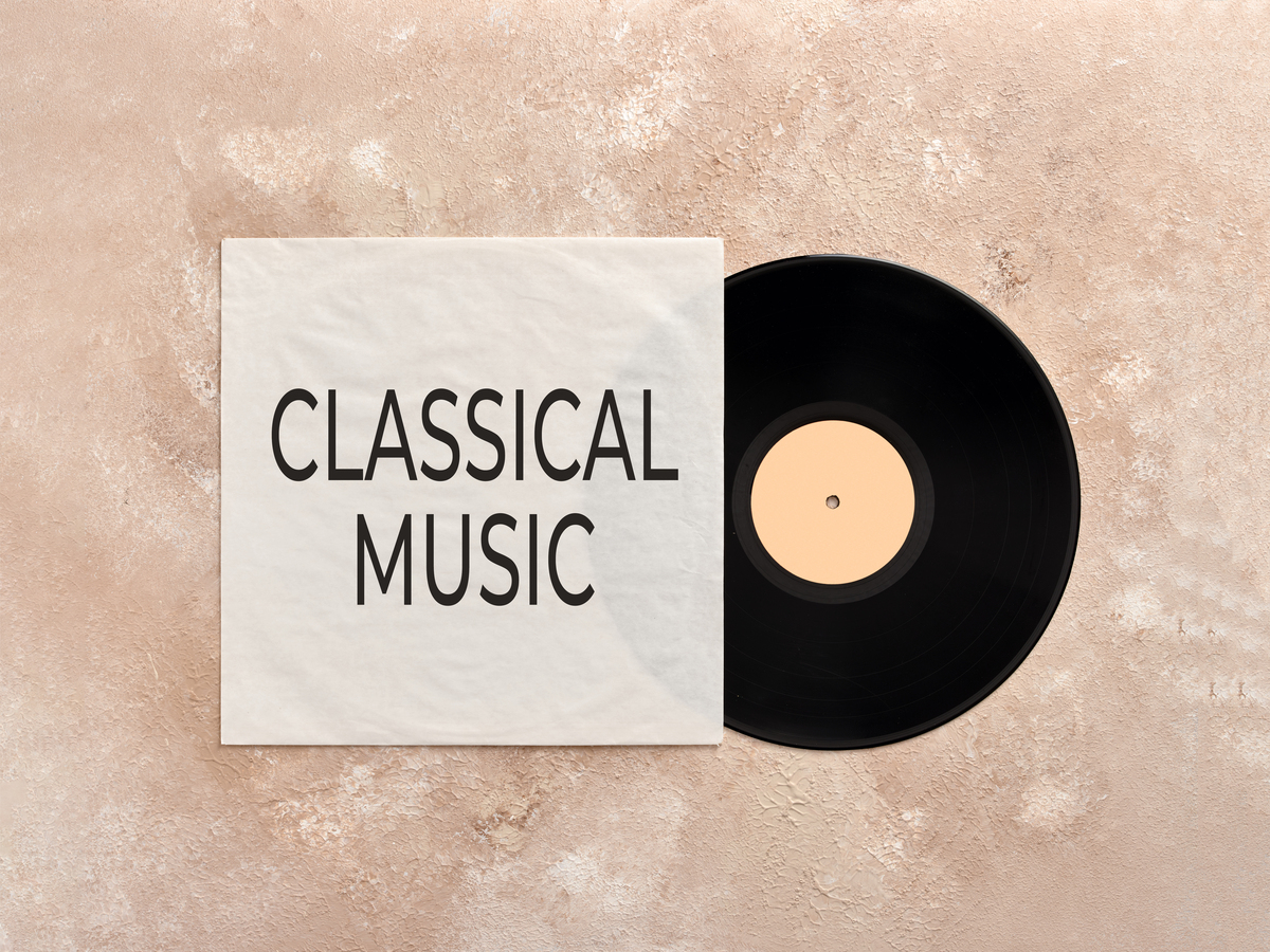 Debbywfh21's tweet photo. Descubriendo un tema de jazz nocturno con vinilo y café caliente: el sonido perfecto para cerrar el día.， https://t.co/Q73LCaj3ul