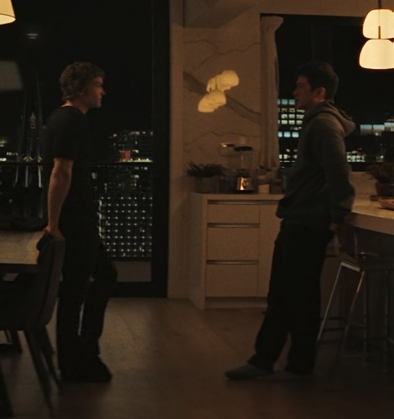 hollanovied's tweet photo. #cornplating the way shane is standing so awkwardly here THIS YOUNG MAN😭😭😭😭🩷🩷🩷🩷 https://t.co/cwqTJWoGCm