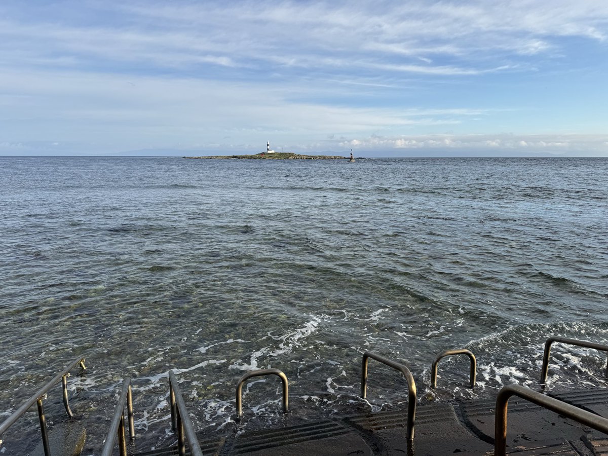 bghmp166ybb2's tweet photo. 大間の朝。東風が心地よいですね。
毎回対岸の北海道も見えます。
朝ごはんも美味しく、がっつり頂きました。
それにしても、これから雨だなんて、オー、なんてこったい。 https://t.co/ppTHmVImnu