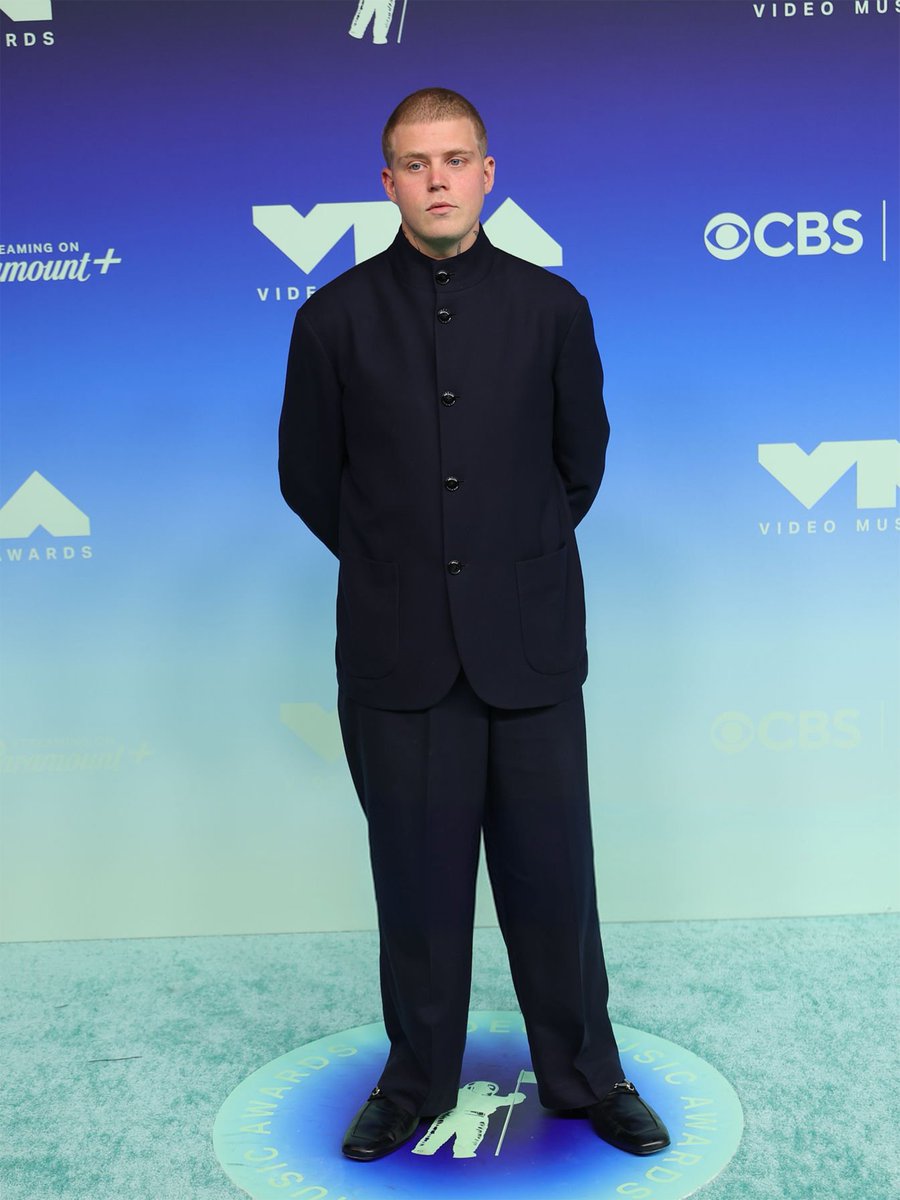 yungleanbrasil's tweet photo. Yung Lean chegou no Blue Carpet do #VMAs 2026 https://t.co/gfy0JIHTyf