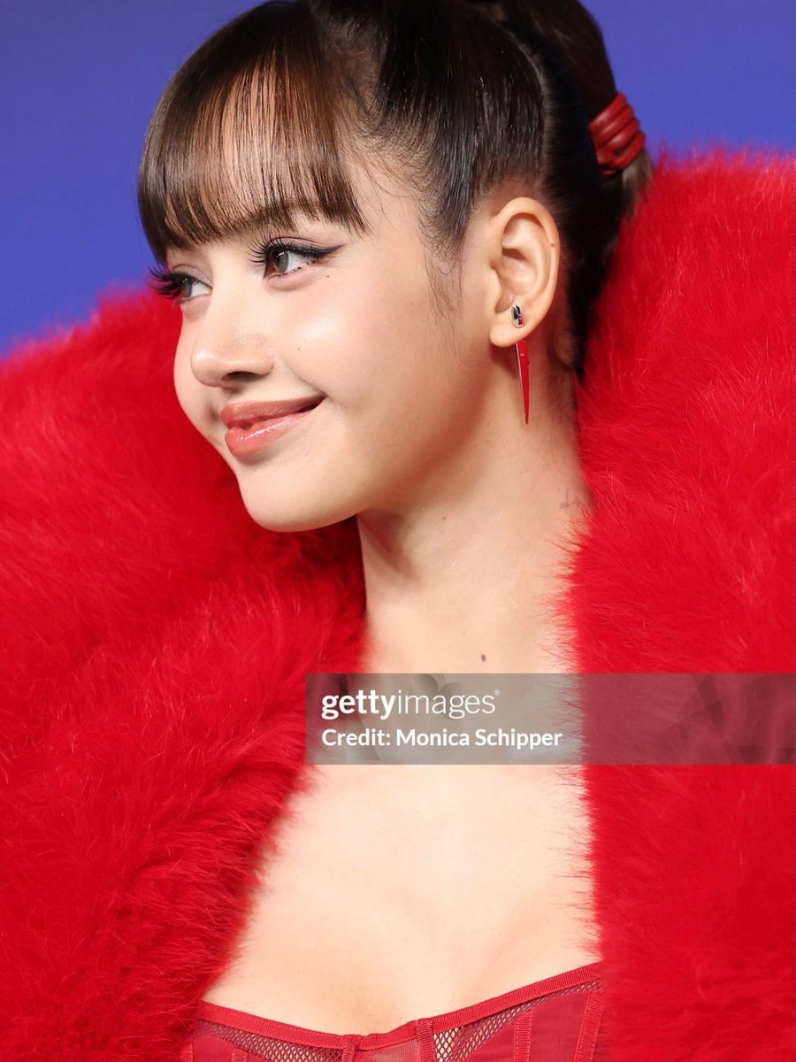 TidaLisaDoja's tweet photo. ไม่ตายเก็ตตี้ใกล้แค่ไหนก็รอดเอาสิ
SAWADIKA LISA ON VMAS 
#LISAisBACK_VMAs https://t.co/IVIGsW6yPJ