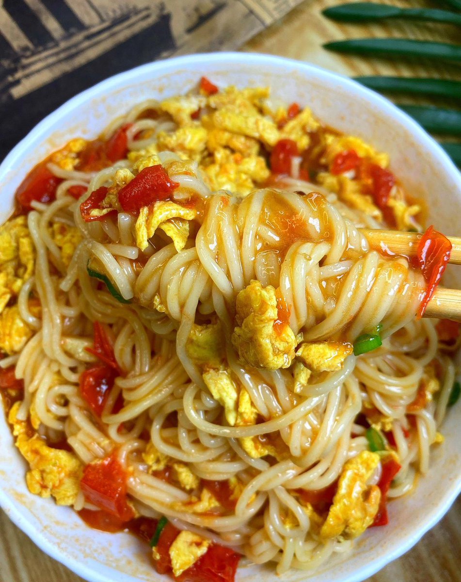 AlanaChmeltaaa's tweet photo. [Quick, cozy dinner: homemade tomato egg noodles with a sprinkle of basil—warm, simple, and perfect for busy weeknights!]， https://t.co/CnFpg6yAAr