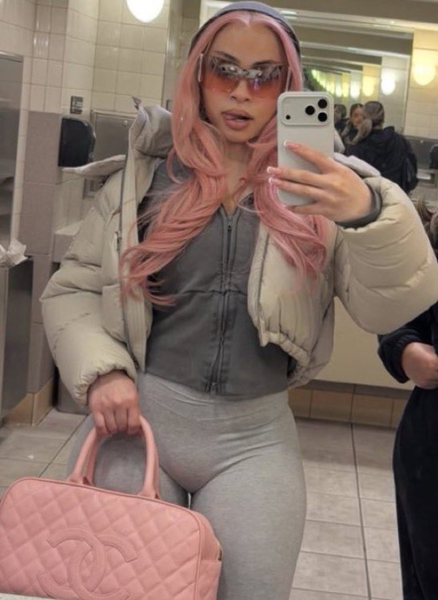 mistressbrats's tweet photo. You're so cute when you're dumb 🥰🤭

...I promise I won't take advantage of it and take all your money 😈

#Cuck #cuckold #manscam #hotwife #nsfw #nsfwtwt #bbc #bnwo #findom #horny #goon #gooner #feargasm #catfish #scam #egirls feet humiliation gym brats joi https://t.co/yCCCHtzEAs