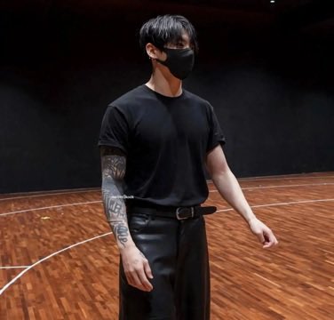JEONKH_'s tweet photo. this jungkook is insane https://t.co/mqV8LES7wJ