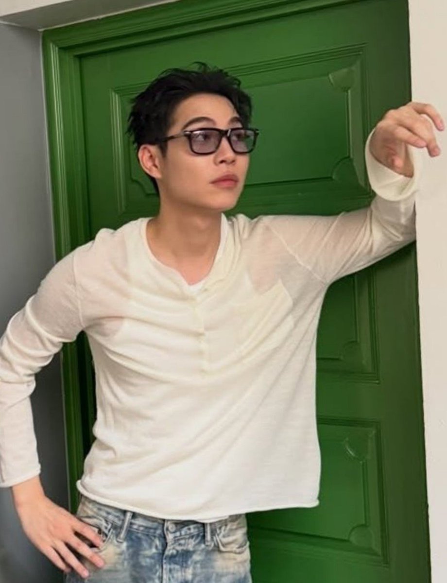 FirstD_98's tweet photo. Matching outfit😍

Pretty Little Things With Khaotung

#DrAllyXKhaotung https://t.co/U4KIxfrXLj