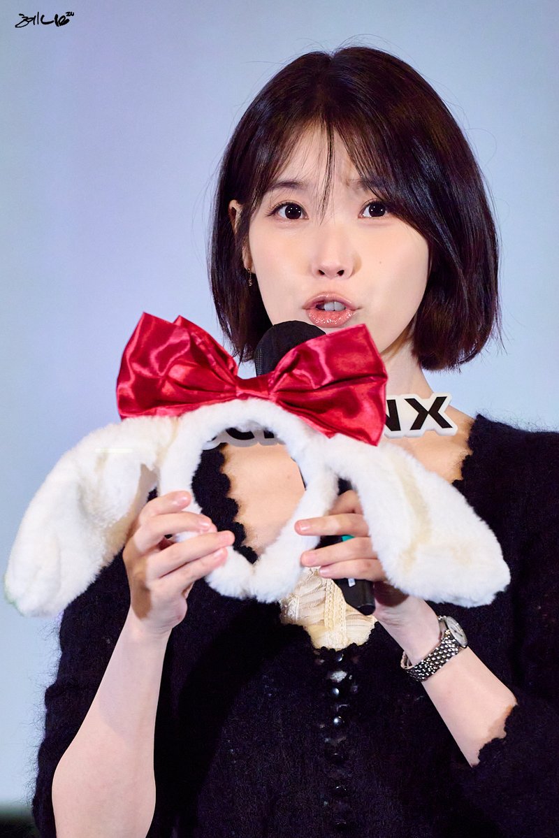 orolok_iu's tweet photo. 260920 아이유 the winning 재개봉 무대인사(4)    

#iu #아이유 #이지은 https://t.co/r1FbMpIXX6