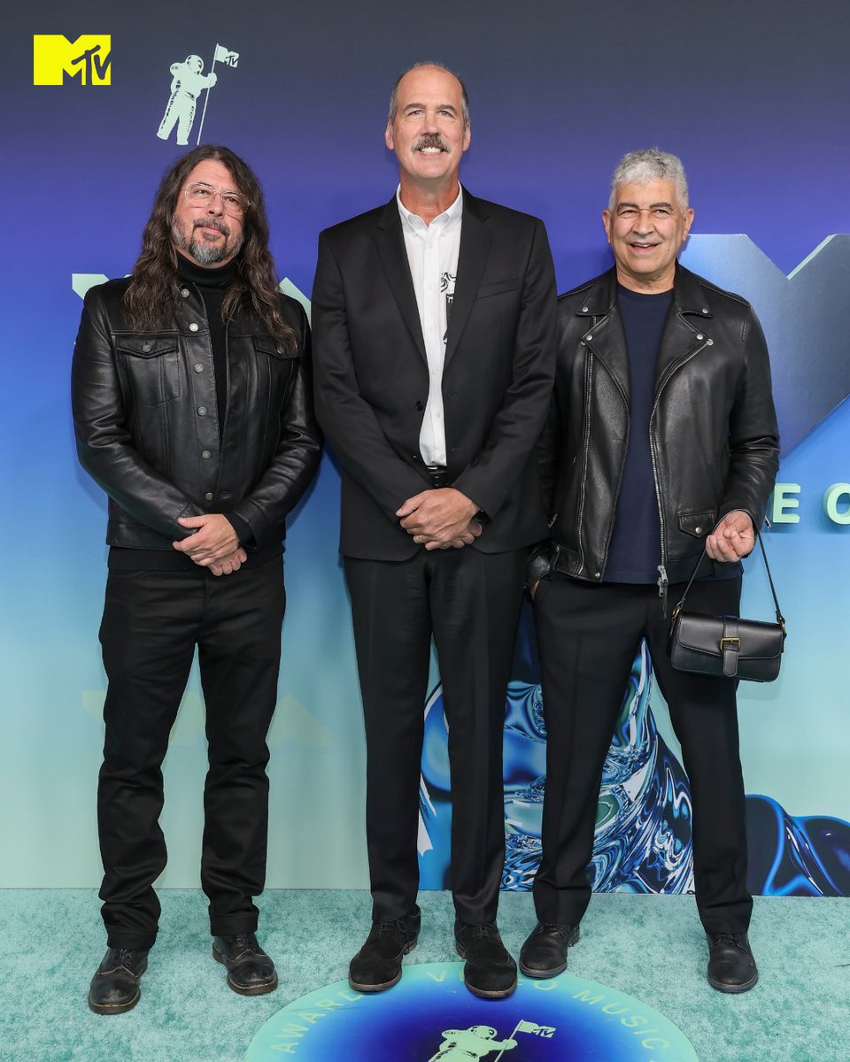 MTVLA's tweet photo. MTV y Nirvana. Una combinación que jamás vamos a superar. 🖤 #VMAs https://t.co/P55fumjQPn