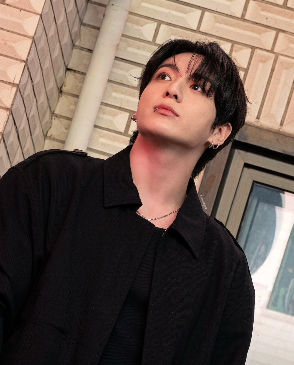 JEONKH_'s tweet photo. MOST HANDSOME MAN ALIVE https://t.co/UaTBO4srKw