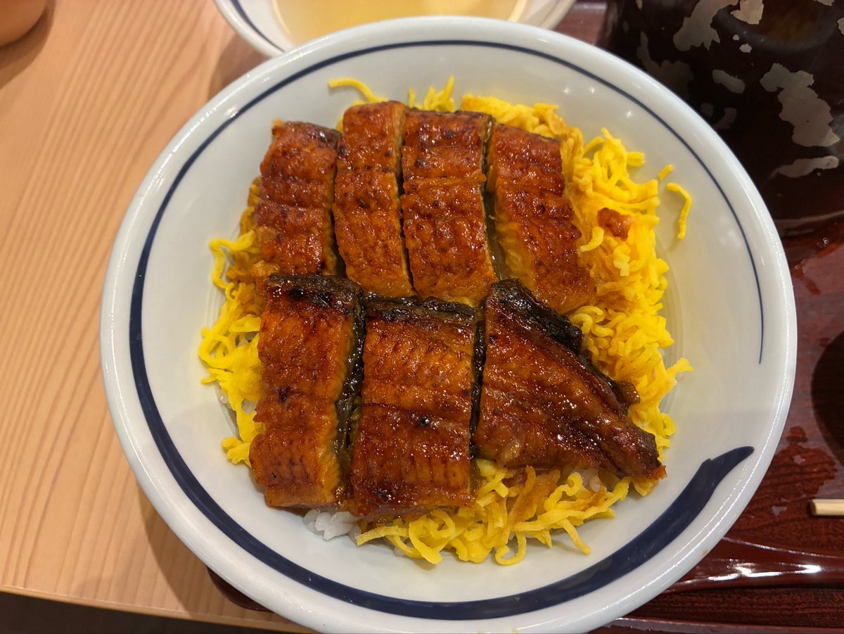 ClearSummerTOKY's tweet photo. 昨日人生初めてひつまぶし食べた
おいしかった😋 https://t.co/2oJHsOsq71