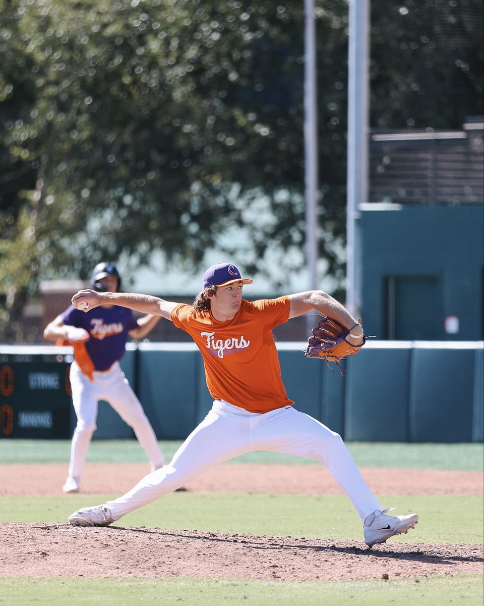 ClemsonBaseball's tweet photo. Settled into fall 🍂 https://t.co/adqffPehYQ