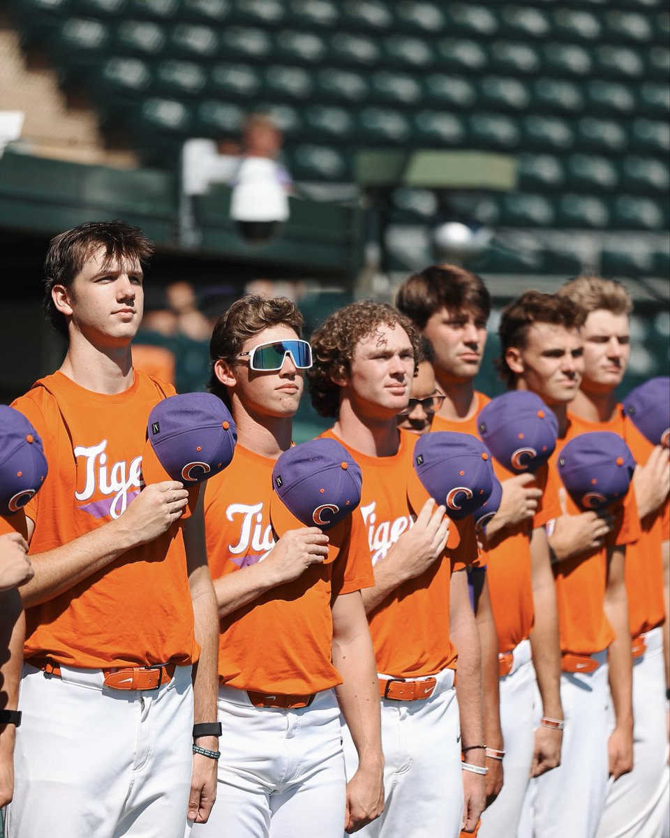 ClemsonBaseball's tweet photo. Settled into fall 🍂 https://t.co/adqffPehYQ