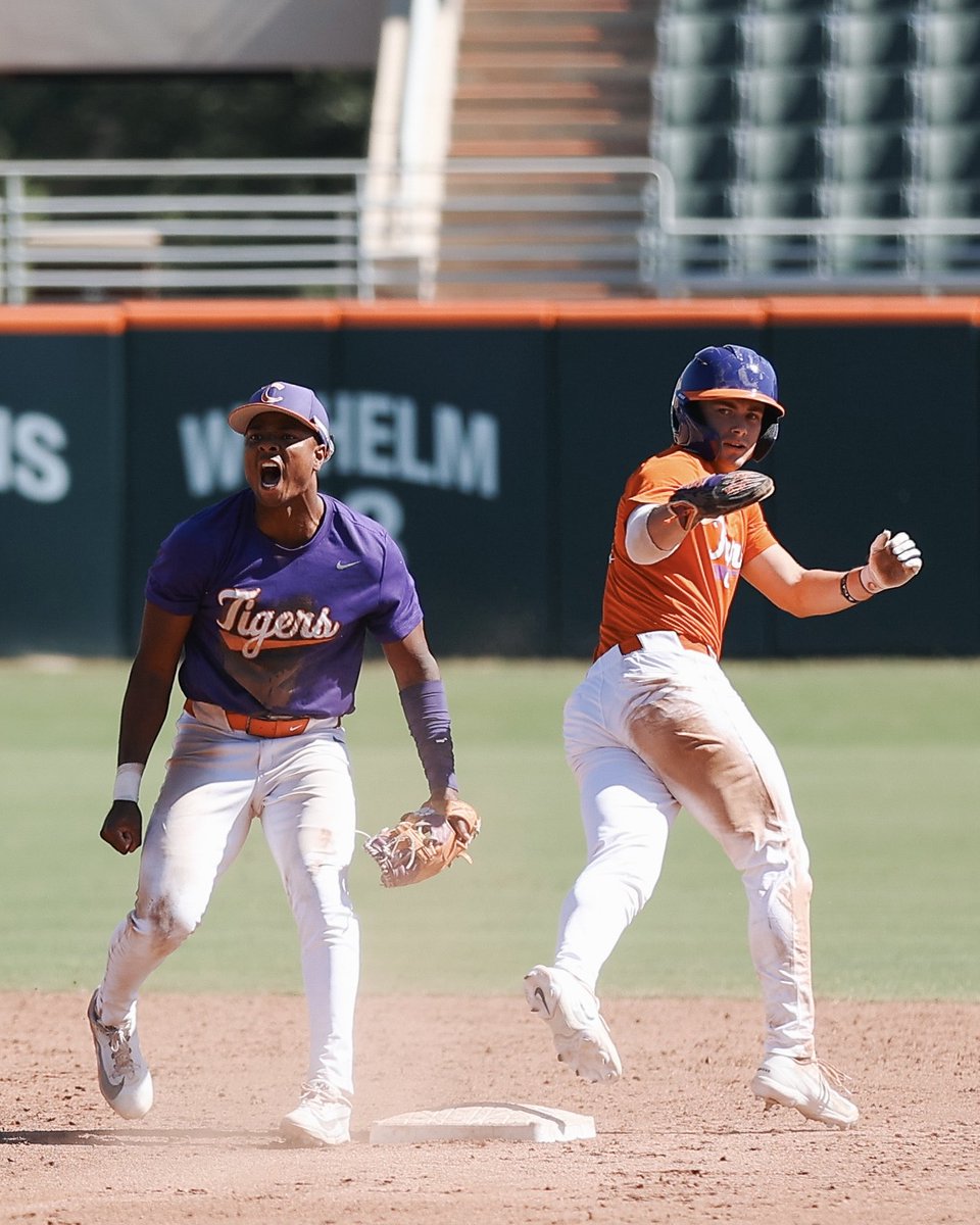 ClemsonBaseball's tweet photo. Settled into fall 🍂 https://t.co/adqffPehYQ