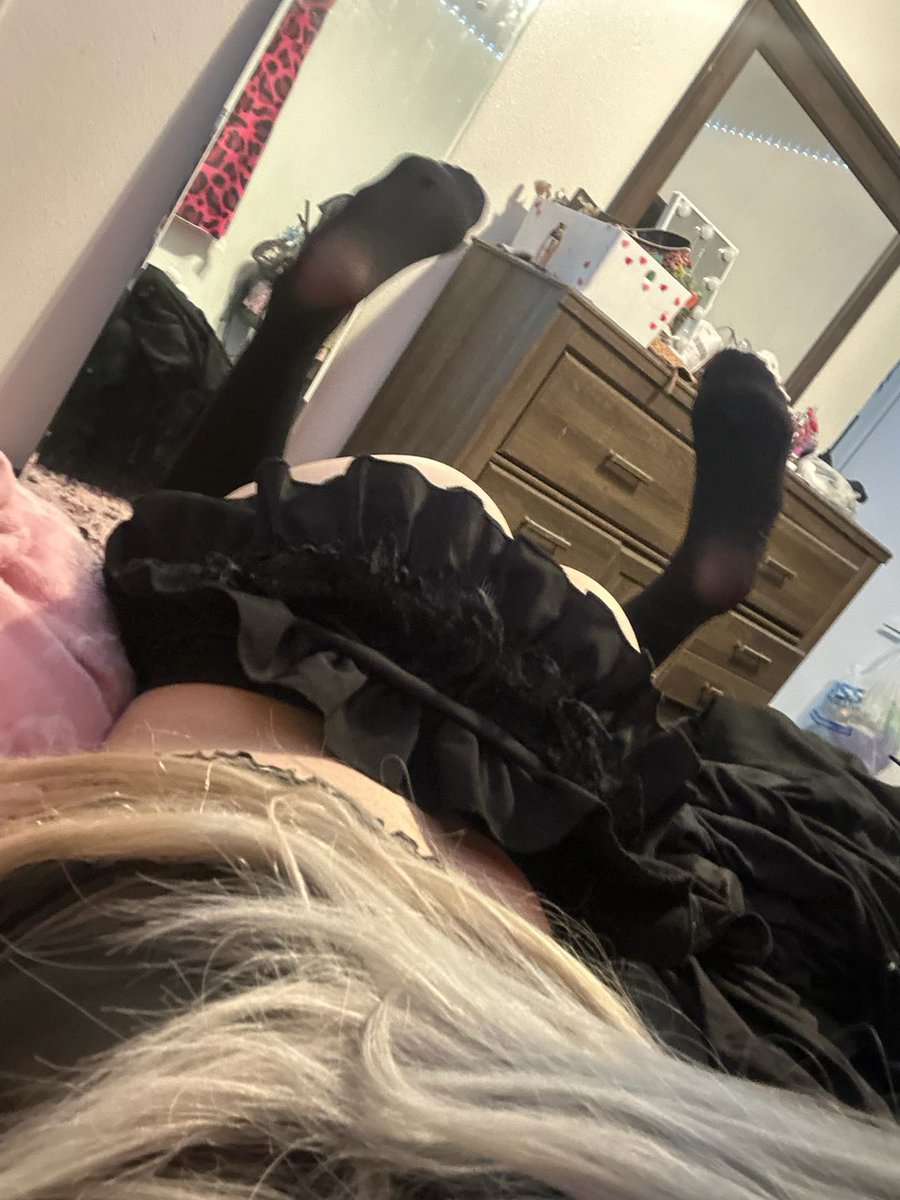 cuck4latinass's tweet photo. bbcs spam my dms with tribs to my gf, im down to feed her https://t.co/yo9D6kDUyJ