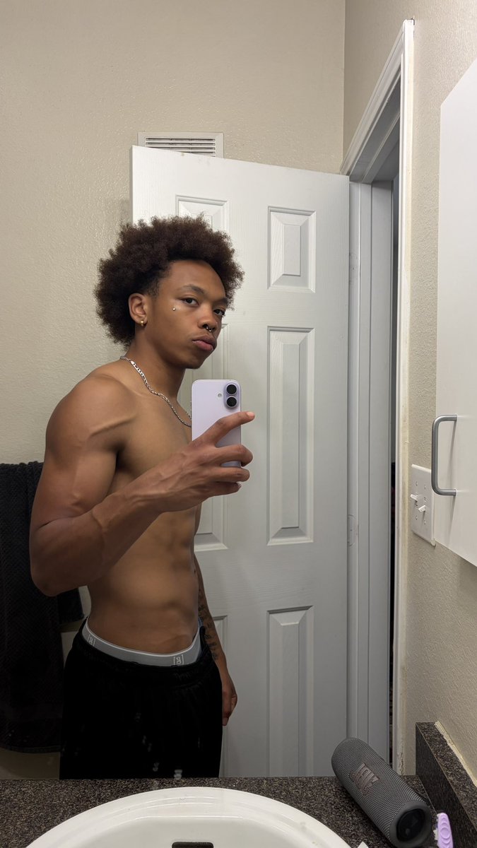 poodaho's tweet photo. Body 🍵  #tx #dallas #bi #hung #mlm https://t.co/ZxRUBMafMX