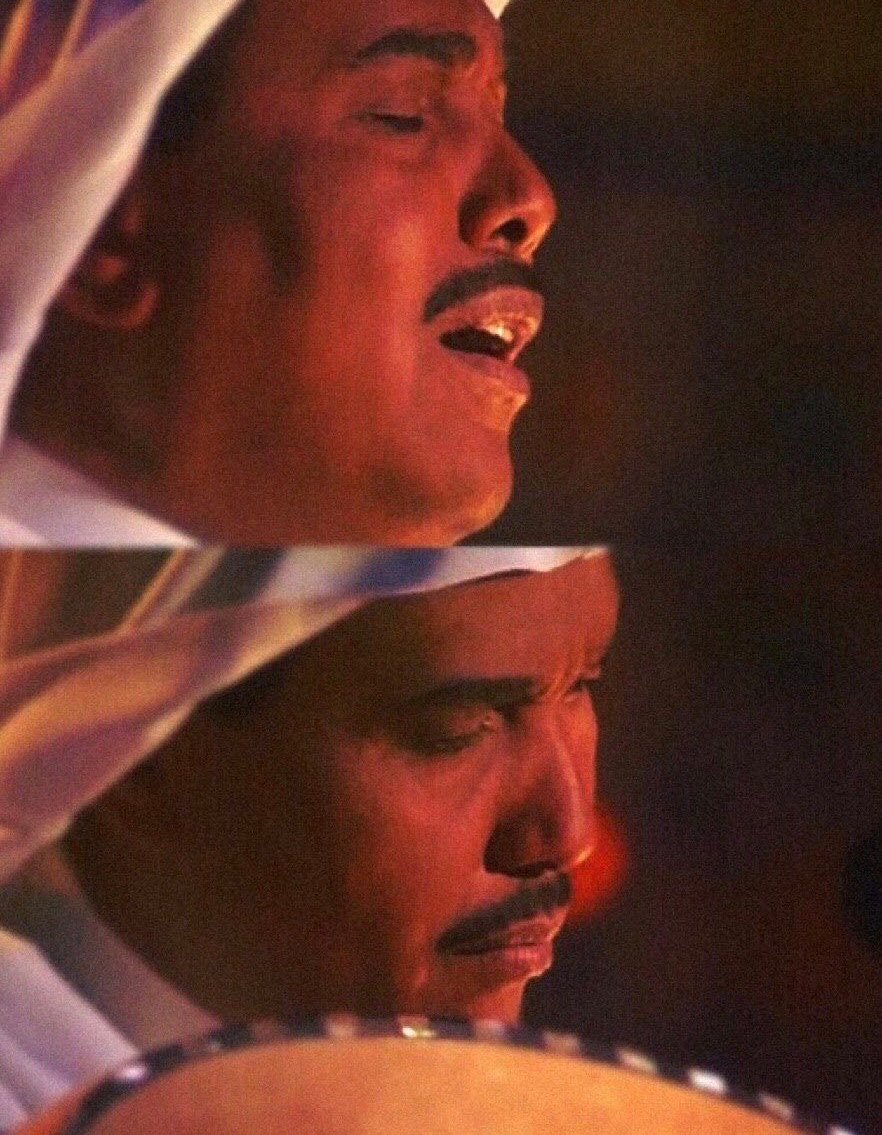 Dr11a2's tweet photo. ليلة تمرّين .. عطرك السافر فضح ورد البساتين https://t.co/v1W0djGw0G