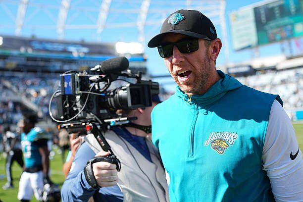 AdamSchefter's tweet photo. With today’s victory over New England, Jaguars HC Liam Coen is now the fastest coach in franchise history to reach 15 wins. He also is the first NFL head coach to win 15 of his first 20 games since Packers HC Matt LaFleur (2019-20). https://t.co/DRRXJ3HkHj