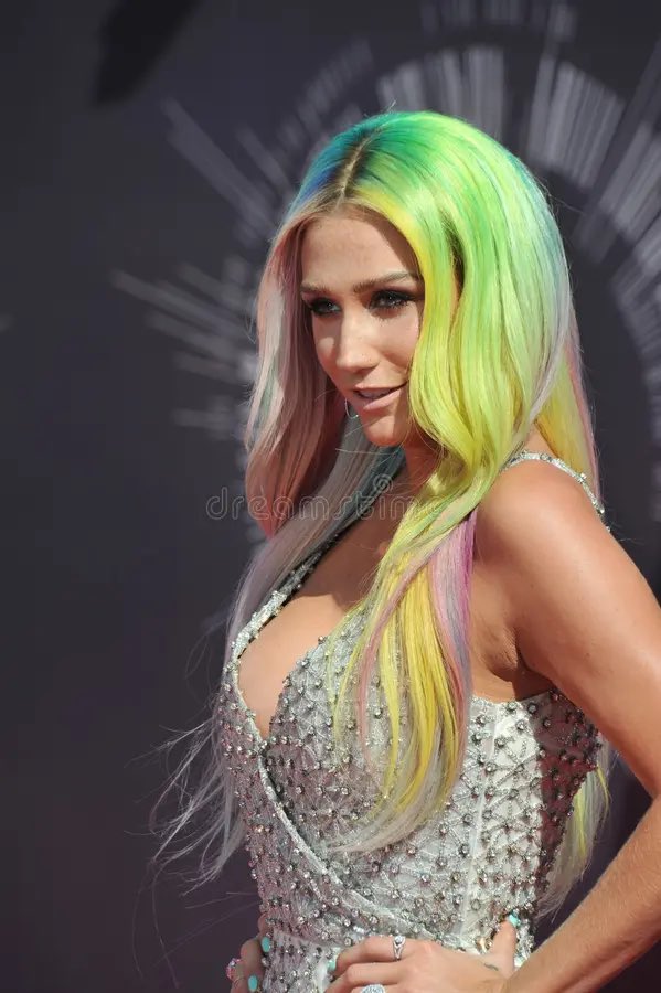 cravekeshaa's tweet photo. Kesha at the 2014 VMAs 🤍 https://t.co/wBuNQ4R5DN