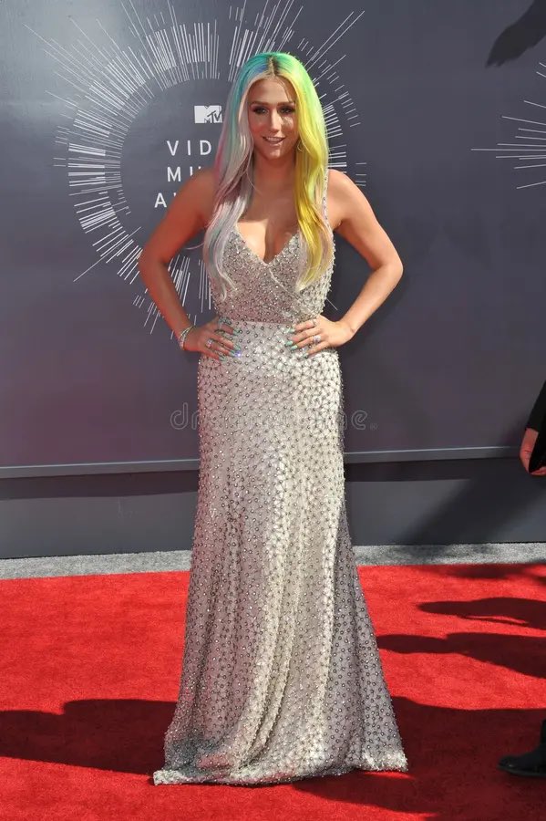 cravekeshaa's tweet photo. Kesha at the 2014 VMAs 🤍 https://t.co/wBuNQ4R5DN