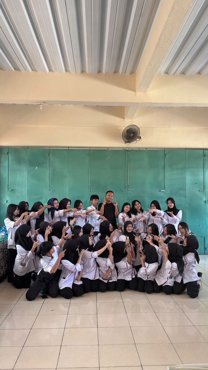 rtamdew's tweet photo. Gak nyangkaaa guehhh jadi guruuuu😭😑 https://t.co/foRVD6Hs10