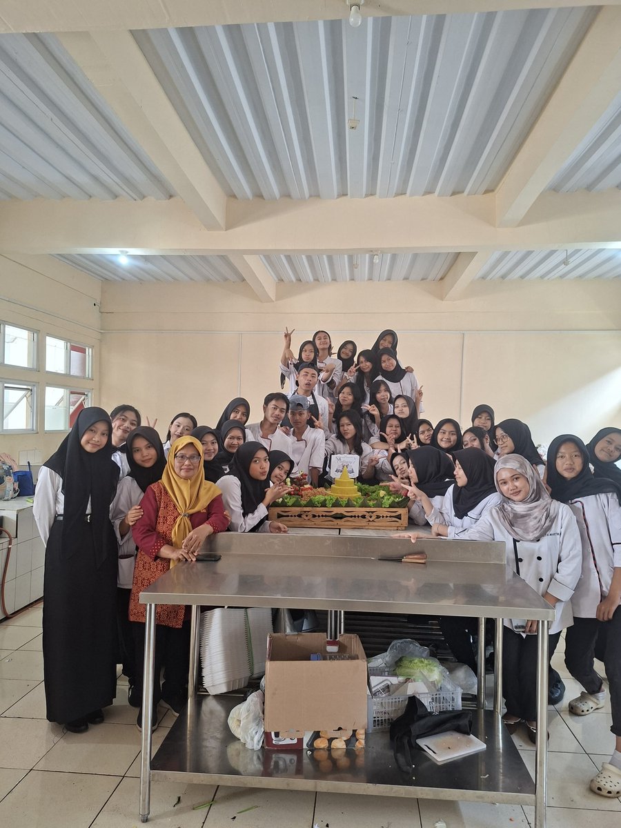 rtamdew's tweet photo. Gak nyangkaaa guehhh jadi guruuuu😭😑 https://t.co/foRVD6Hs10