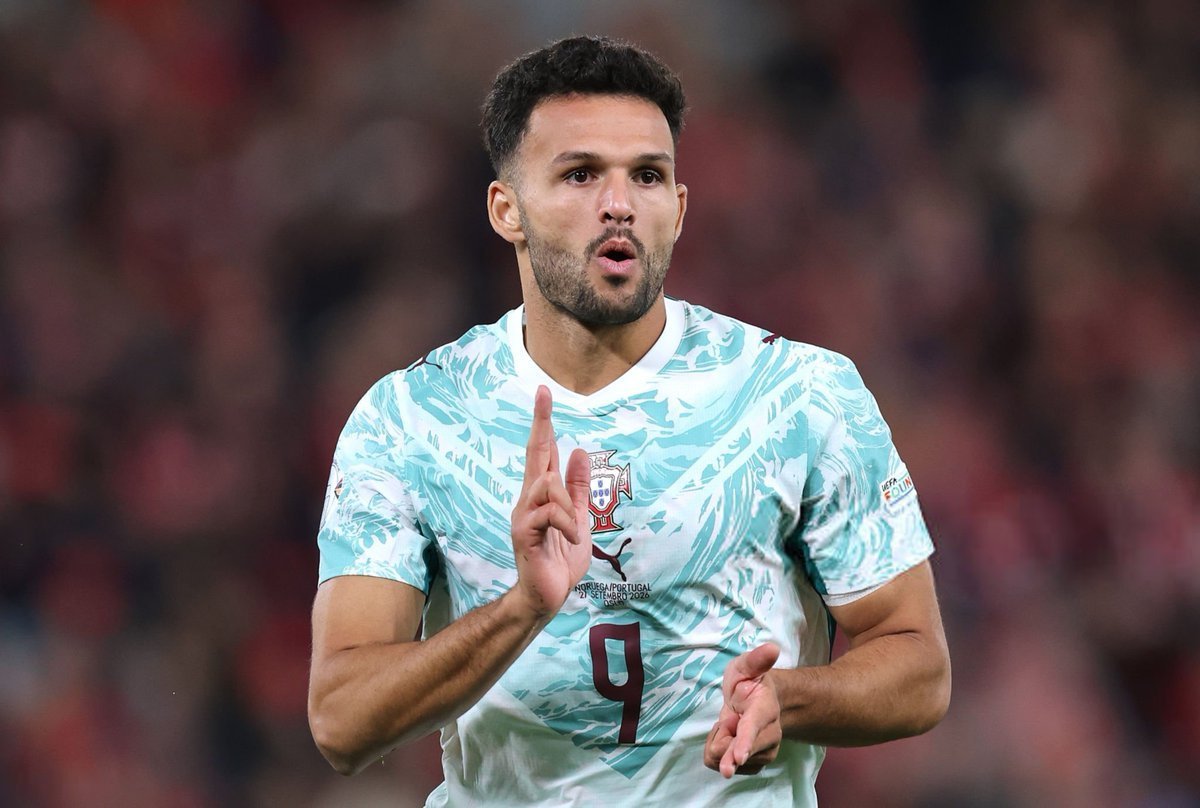 upsmetegelo's tweet photo. Gonçalo Ramos esteve ligado à corrente. Marcou, teve outro anulado e esteve sempre a procurar a vantagem. Presença na área, pressão, duelos, movimentos e capacidade para estar ligado ao jogo mesmo sem bola. É isto que Ramos pode dar a Portugal. Um avançado completo. https://t.co/9RqIsPR17J