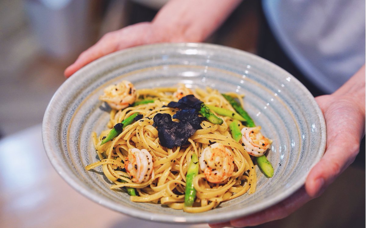 KarlHolzem's tweet photo. Just found the coziest hidden bistro in downtown! Their truffle mushroom pasta is perfectly creamy with just the right earthy kick—best bite I’ve had all month. 10/10 would come back for seconds tonight! https://t.co/TkIQzwPWzu
