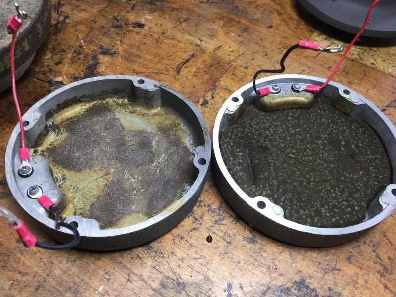 dentecnews's tweet photo. JBL 4343BWXのチューニング完了

アルニコの2420と2405は再着時後SA1mk2SCの取付
フェライトの2235Hと2121Hはセーム革エッジ張替後SA1mk2SCの取付

鉄ビスを信号が通らない様、必要な物は真鍮金メッキターミナルに交換
ネットワークの位相管理と接点のクリーニングを行ったので問題点は無くなった！ https://t.co/s2qLw7sRQb