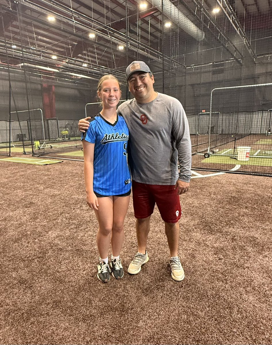 KinsleyWayland's tweet photo. Day 3 camping @OU_Softball.  Today was all about hitting.  It has been such a great experience learning from the best coaches in the country.  Thank you @GassoPatty @OU_Softball for the opportunity. https://t.co/TtIjNWUVXg