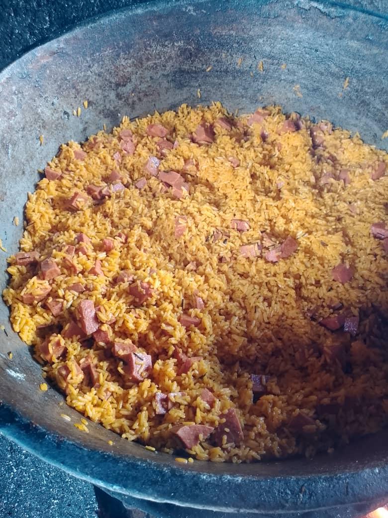 AlexanderC35416's tweet photo. Elaborar comida en todas las universidades de la gastronomía de la provincia de Pinar del Rio es de gran aceptación por la población #Cubavive. https://t.co/UrmFOTpg0x