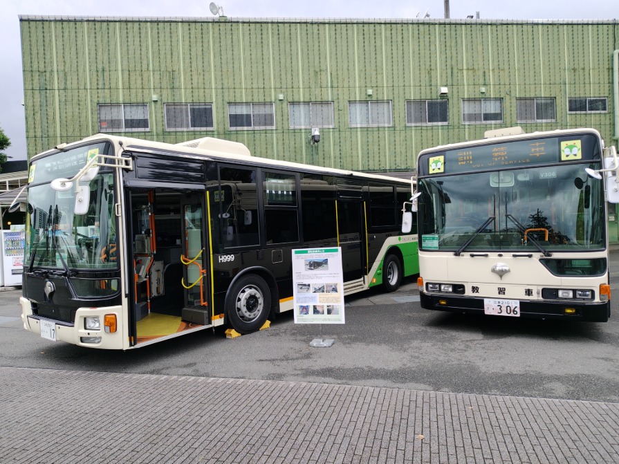 ENDLESS1963's tweet photo. バスのある風景 2026 バスの日イベント in 大井競馬場 ②
#都バス 
#はとバス
#関東バス
#西武バス
#くらしの足 https://t.co/nLYtlD7QCF